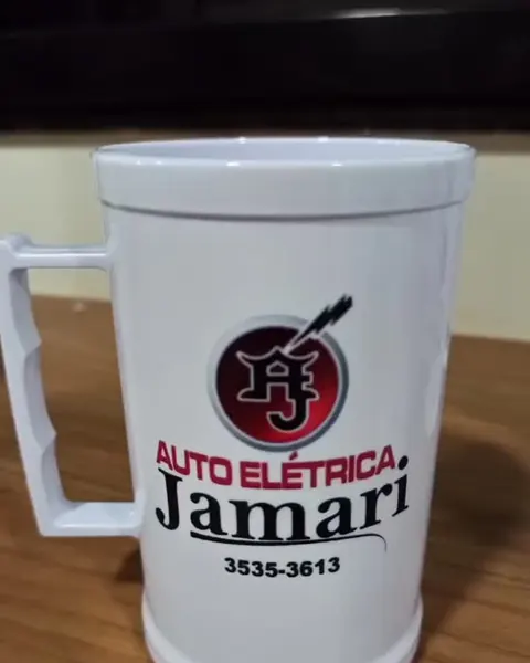 Caneca de chopp branca com a logo e o telefone da Auto Elétrica Jamari